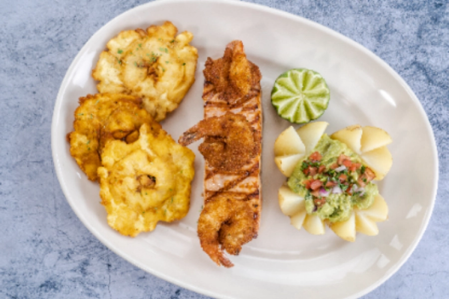 Salmon con Crispy Camarones 