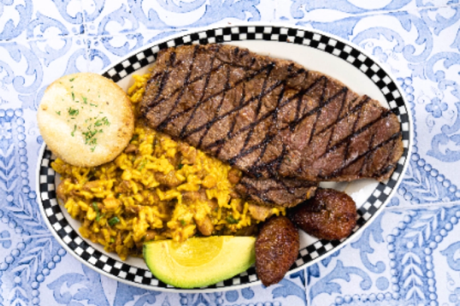 Carne asada con calentado