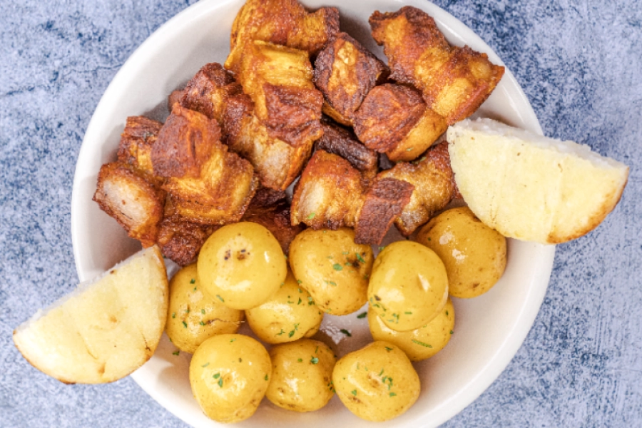 Chicharron y Criollitas 