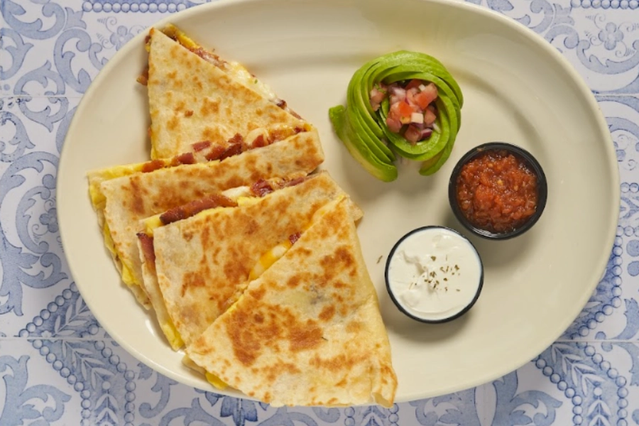 NEW Quesadilla  de  Huevo Y Tocineta 