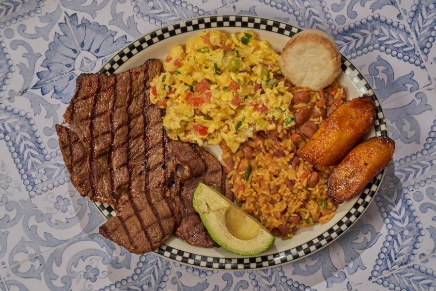 New Carne Asada con huevos y Calentado 