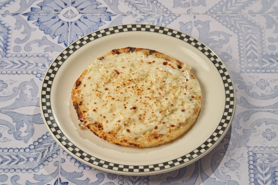 Arepa blanca con queso 