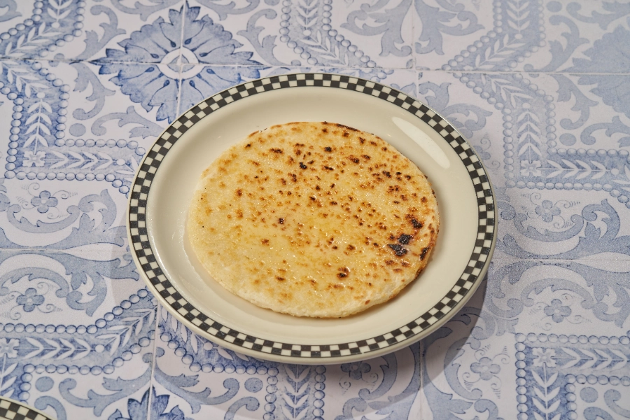 Arepa blanca con Mantequilla 